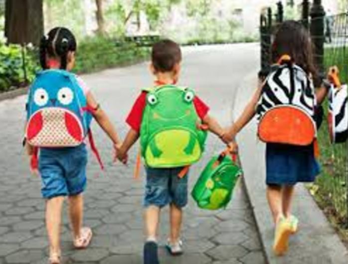 Chung tay giúp đỡ trẻ bị nhiễm HIV đến trường