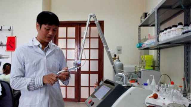 Máy chữa lành vết thương không cần kháng sinh của người Việt