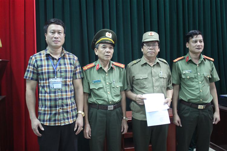 Thăm Trưởng Ban bảo vệ dân phố phường Lê Mao bị thương khi làm nhiệm vụ
