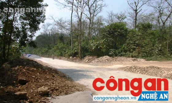 Sau 5 năm triển khai, mới hoàn thiện xong phần đường dẫn vào bãi rác