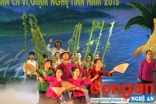 Màn tiết mục được dàn dựng công phu