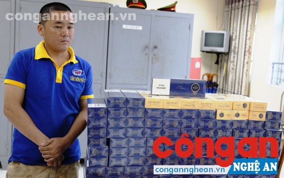 Bắt đối tượng vận chuyển 980 bao thuốc lá lậu