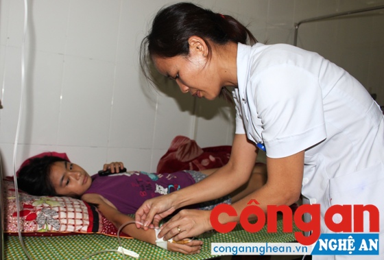 Thời tiết diễn biến thất thường, trẻ nhập viện tăng cao