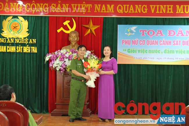 Tọa đàm Phụ nữ CQCSĐT 'giỏi việc nước, đảm việc nhà'