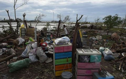 Siêu bão Haima tràn qua Philippines, ít nhất 8 người chết