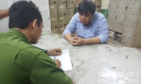 Nam ca sĩ nghiệp dư giả giọng nhà sư, nhân viên ngân hàng lừa tiền