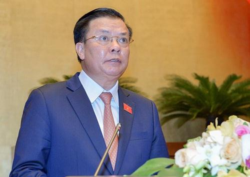 Bộ trưởng Bộ Tài chính Đinh Tiến Dũng trình bày tờ trình miễn, giảm thuế sử dụng đất nông nghiệp. Ảnh: VGP/Nhật Bắc 