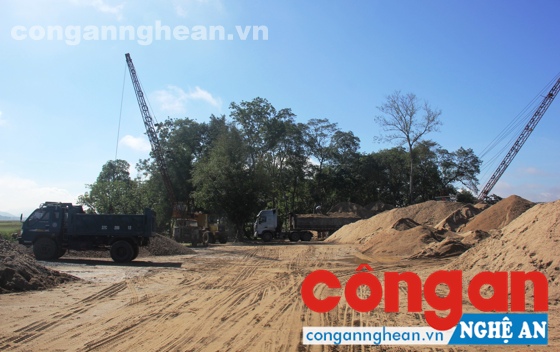 Bãi cát “khổng lồ” không phép thuộc xóm 5, xã Xuân Tường, huyện Thanh Chương