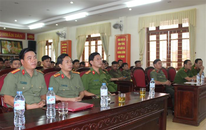 Khai giảng lớp tập huấn điều lệnh, võ thuật cho Công an xã, thị trấn