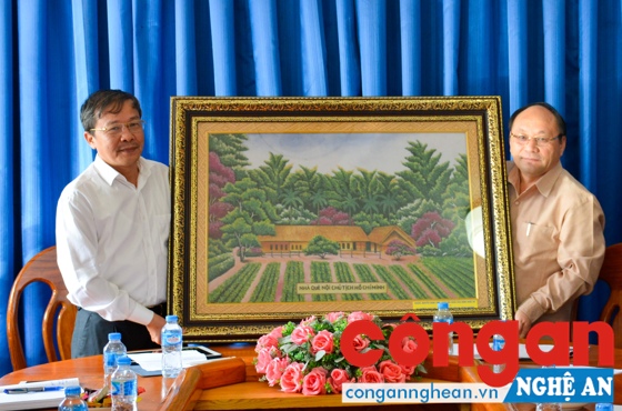 Đảm bảo vững chắc Quốc phòng - An ninh, tạo tiền đề phát triển kinh tế - xã hội