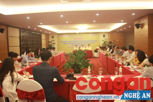 Toàn cảnh họp báo