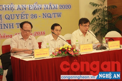 Các đại biểu tới dự