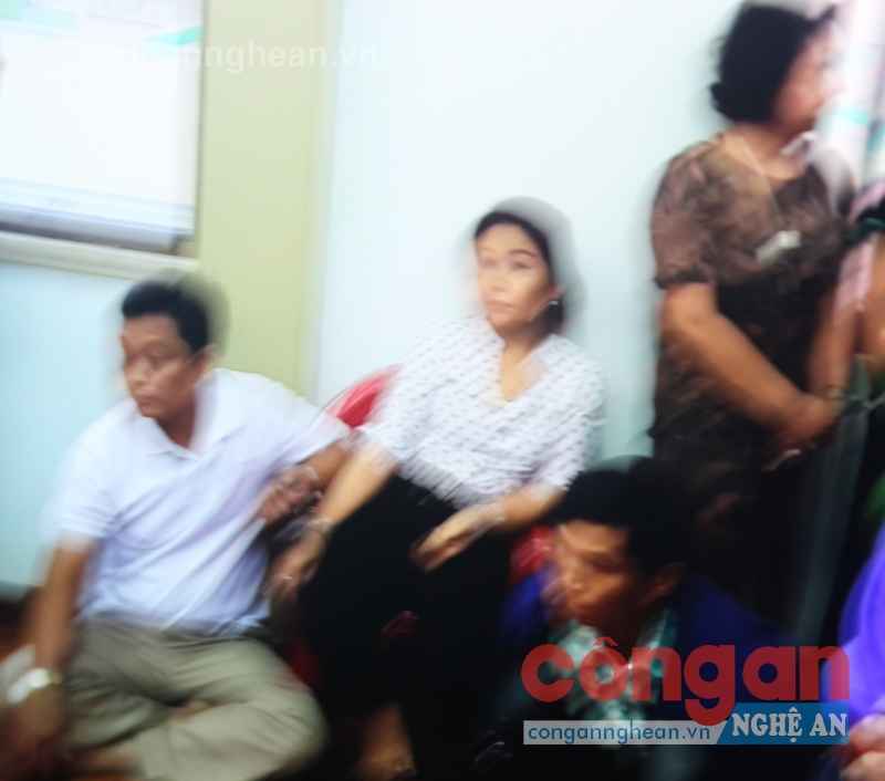 Trong các đối tượng bị bắt quả tang đánh bạc, có cả nữ giới