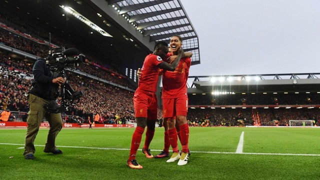 Thắng ấn tượng trước Watford, Liverpool giành ngôi đầu bảng