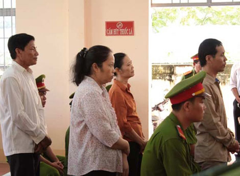 Cần xử lý nghiêm khắc hơn đối với hành vi chống người thi hành công vụ
