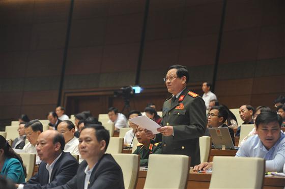 Quản lý chặt chẽ vũ khí, vật liệu nổ và công cụ hỗ trợ