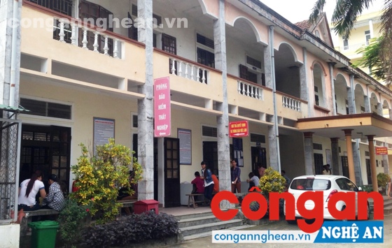 Thu phí giới thiệu việc làm bỏ ngoài sổ sách