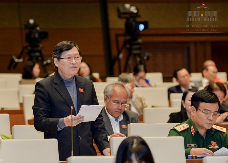Đại biểu Quốc hội Tô Văn Tám phát biểu tại Hội trường