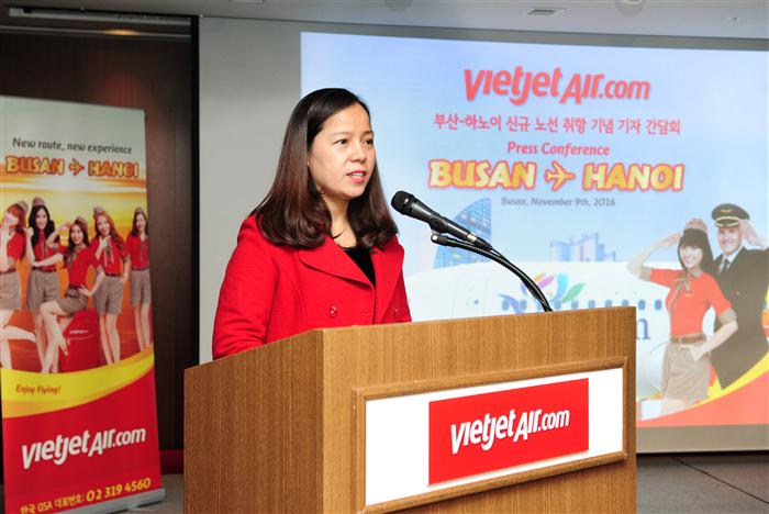 Phó Tổng Giám đốc Vietjet Nguyễn Thị Thúy Bình giới thiệu về đường bay mới Hanoi - Busan và các thành tựu của Vietjet