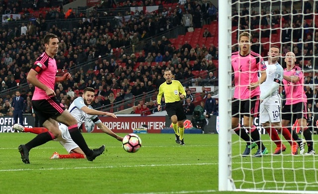 Adam Lallana gia tăng cách biệt cho tuyển Anh
