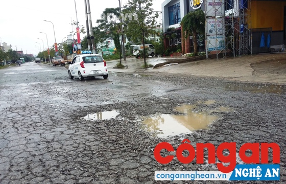 Đường Nguyễn Cảnh Hoan 'nát như tương'
