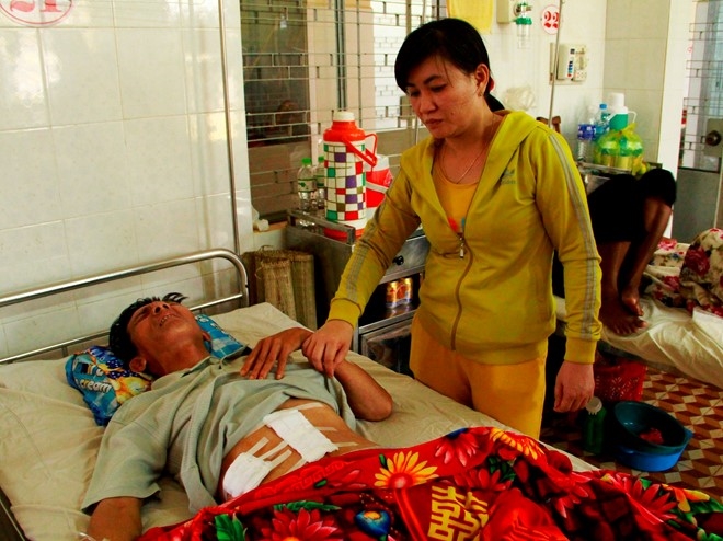 Ông Phan Đình Ngọc trong lúc điều trị tại bệnh viện