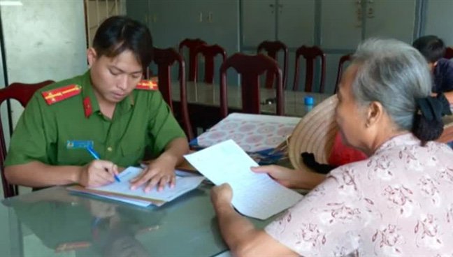 Cảnh giác: Nhiều người vẫn sập bẫy lừa 'chuyển tiền để điều tra'