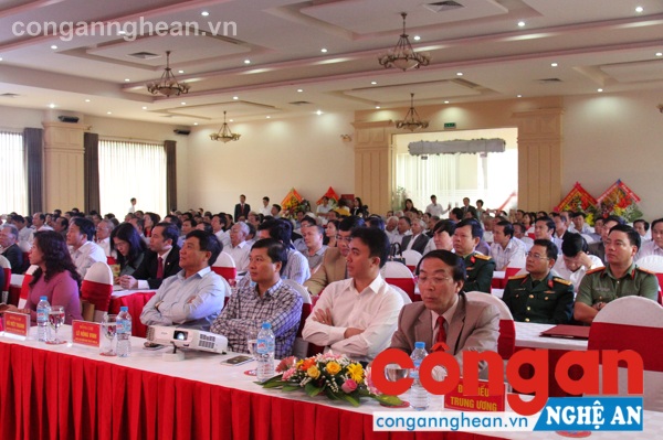 Đại biểu trung ương, lãnh đạo tỉnh, các thế hệ lãnh đạo nhà trường tham dự lễ kỷ niệm