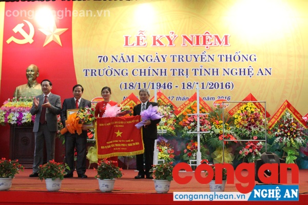 Trường Chính trị Nghệ An: Kỷ niệm 70 năm Ngày truyền thống (1946 - 2016)