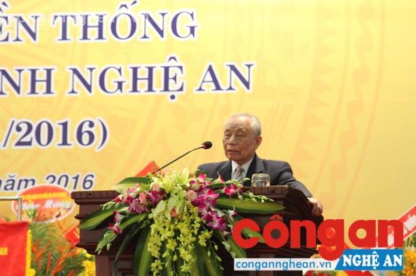 Đồng chí Nguyễn Mạnh Cầm- Ủy viên Bộ chính trị, nguyễn Phó Thủ tướng Chính phủ, học viên khóa đầu tiên của trường phát biểu cảm tưởng về truyền thống nhà trường