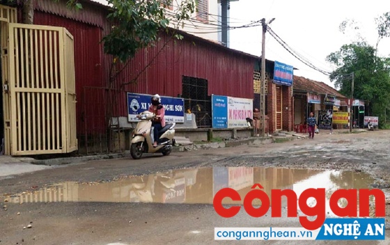 Dân khốn khổ vì đường xuống cấp