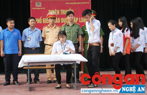 Từng bước nâng cao ý thức và văn hóa giao thông cho học sinh
