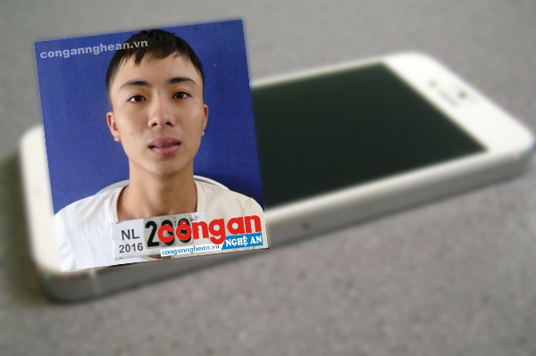 Trộm điện thoại trong quán cà phê
