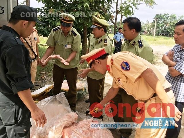 Hơn 100 thùng xốp chứa mỡ bẩn bị bắt giữ