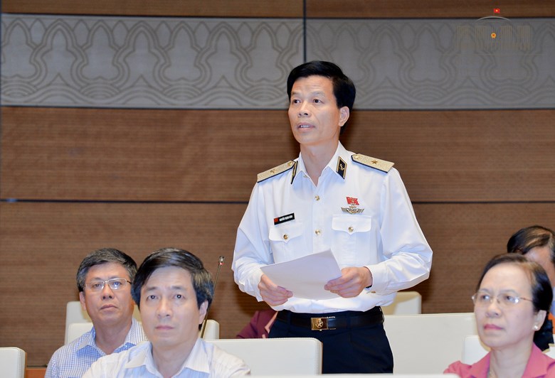 Đại biểu Quốc hội Nguyễn Trọng Bình: định việc sử dụng vũ khí khi thi hành nhiệm vụ còn quá sơ sài