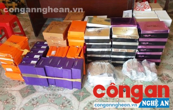Thu giữ 360 quả pháo điện trên xe khách