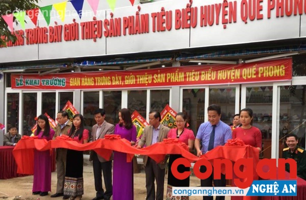 Quế Phong: Khai trương gian hàng giới thiệu sản phẩm tiêu biểu
