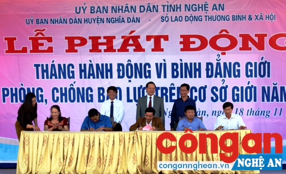 Lễ ký kết hưởng ứng Tháng hành động vì bình đẳng giới tại Nghĩa Đàn