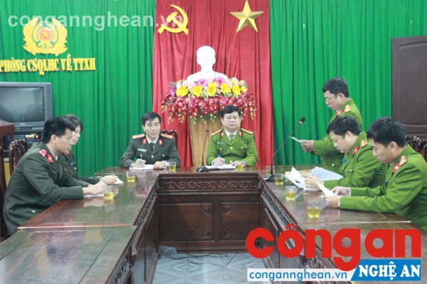 Thành lập hội đồng tiêu hủy vũ khí, công cụ hộ trợ, đồ chơi nguy hiểm bị cấm và pháo