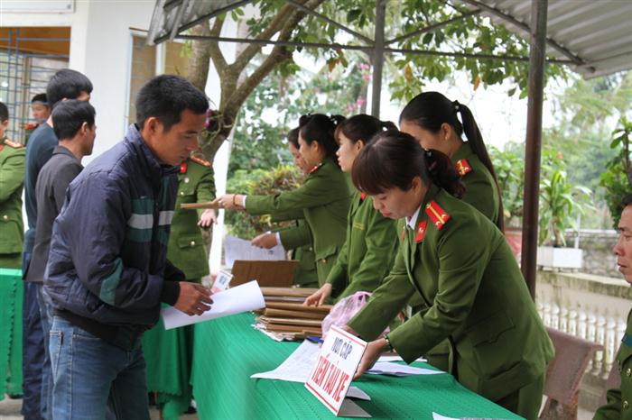 Cấp phát tiền tàu xe cho phạm nhân