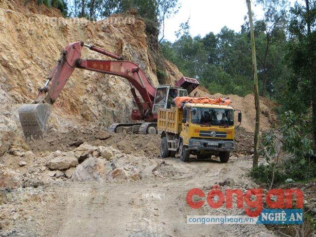 Lợi dụng san lấp mặt bằng nghĩa trang để bán đất