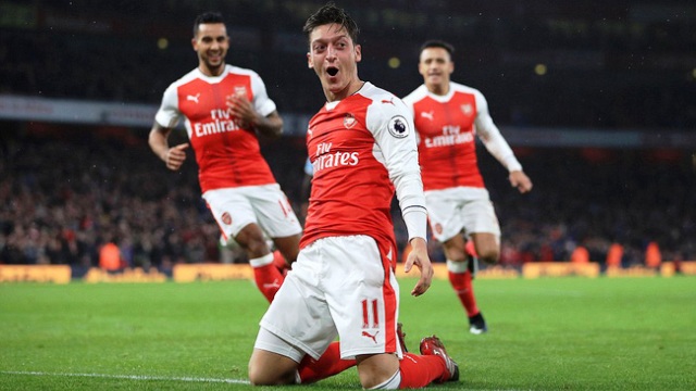 Arsenal - Stoke City: Tạm chiếm ngôi đầu