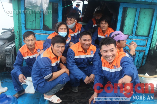 15 ngư dân trên tàu cá gặp nạn trở về an toàn