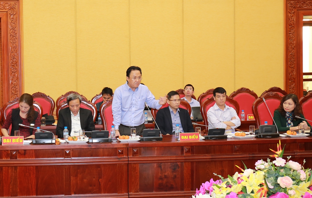 Đại biểu phát biểu tại buổi họp báo.