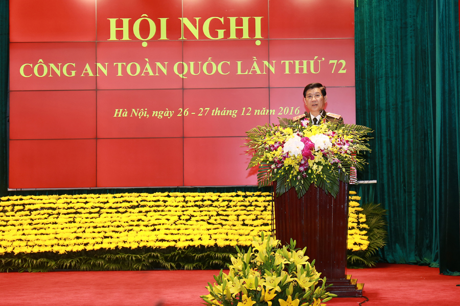 Thứ trưởng Nguyễn Văn Sơn trình bày báo cáo tổng kết 15 năm thực hiện Chỉ thị của Bộ trưởng Bộ Công an về “Tăng cường công tác dân vận của lực lượng CAND” (2001-2016)