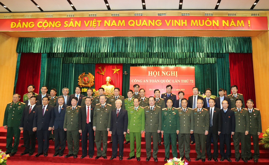 Tổng Bí thư Nguyễn Phú Trọng với các đại biểu dự Hội nghị.