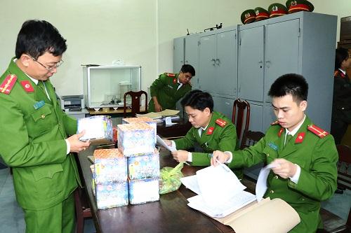 Bắt 3 đối tượng mua bán, vận chuyển pháo trái phép