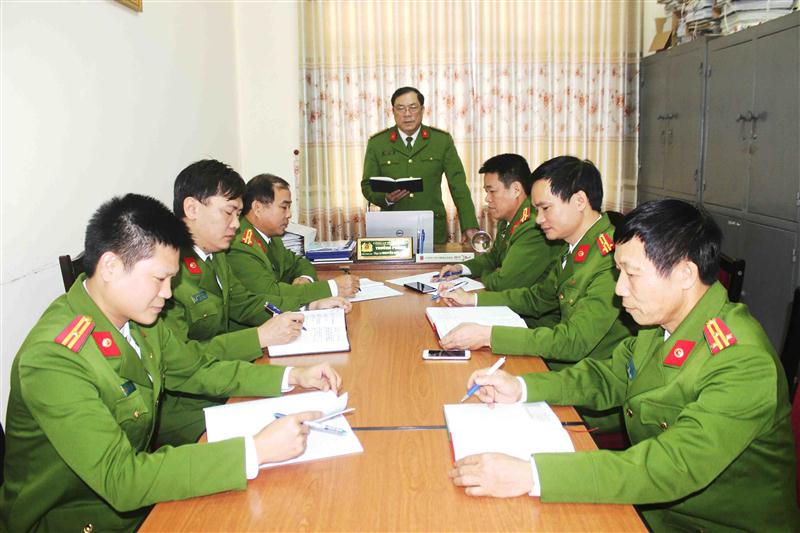 Lãnh đạo, cốt cán Văn phòng Cơ quan CSĐT bàn bạc quan điểm chỉ đạo điều tra, xử lý tội phạm tại Cơ quan CSĐT hai cấp