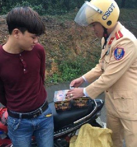 Bắt giữ 2 vụ mua bán pháo trái phép