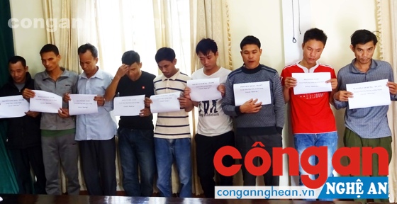 Nhóm đối tượng đánh bạc tại cơ quan Công an